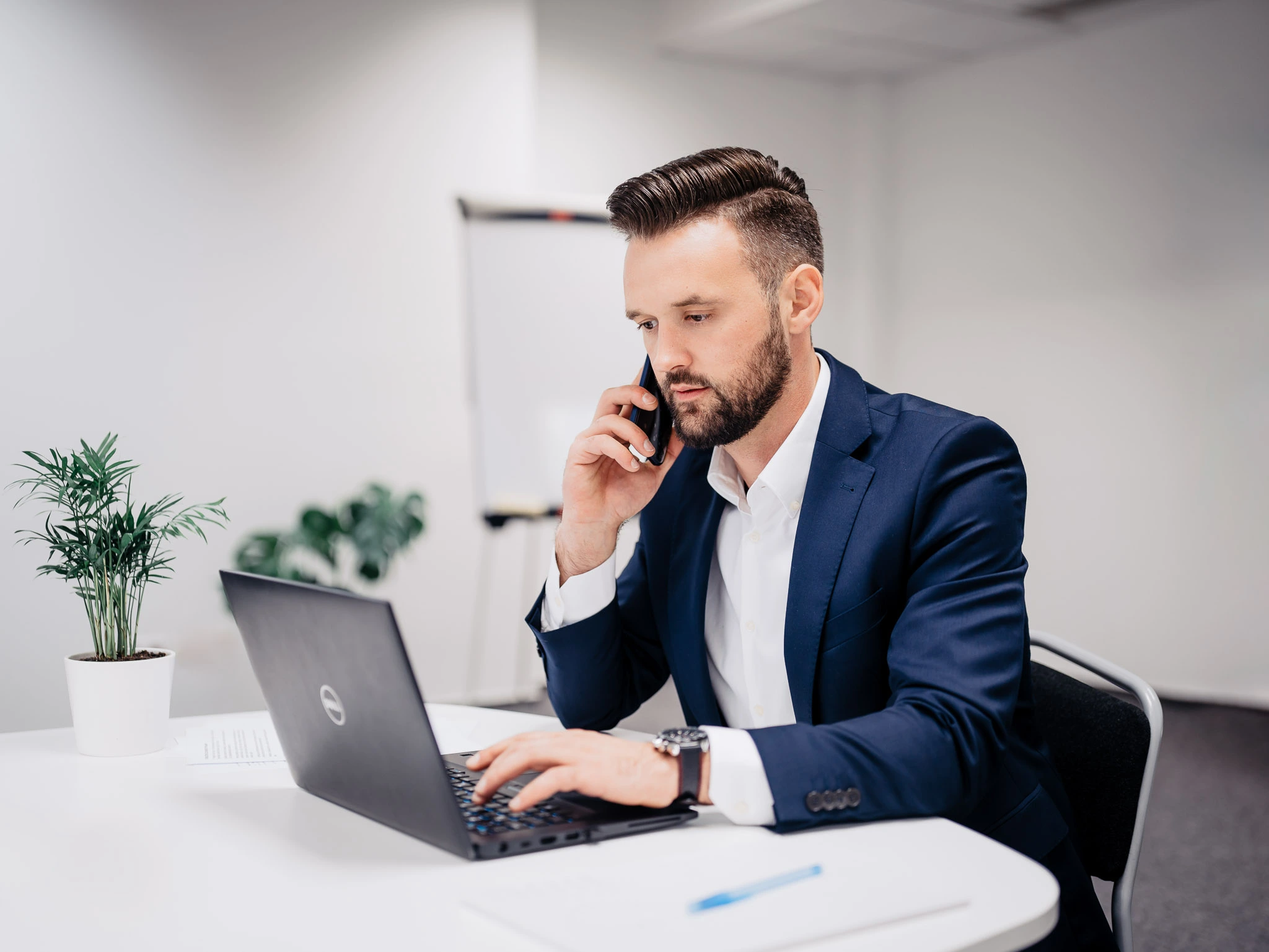Mężczyzna dzwoniący