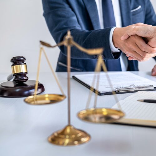 Podpisanie umowy z prawnikiem